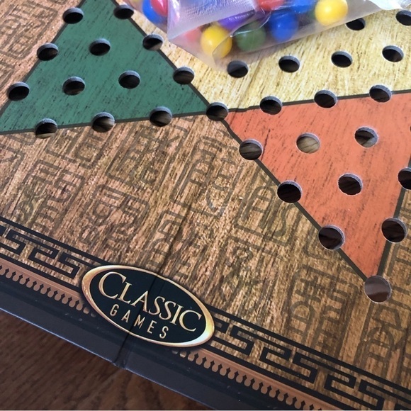 Classic Games: Chinese Checkers - Picture 2 of 3